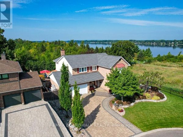 800 Fairwinds Terrace, Ottawa, ON K1C2X6