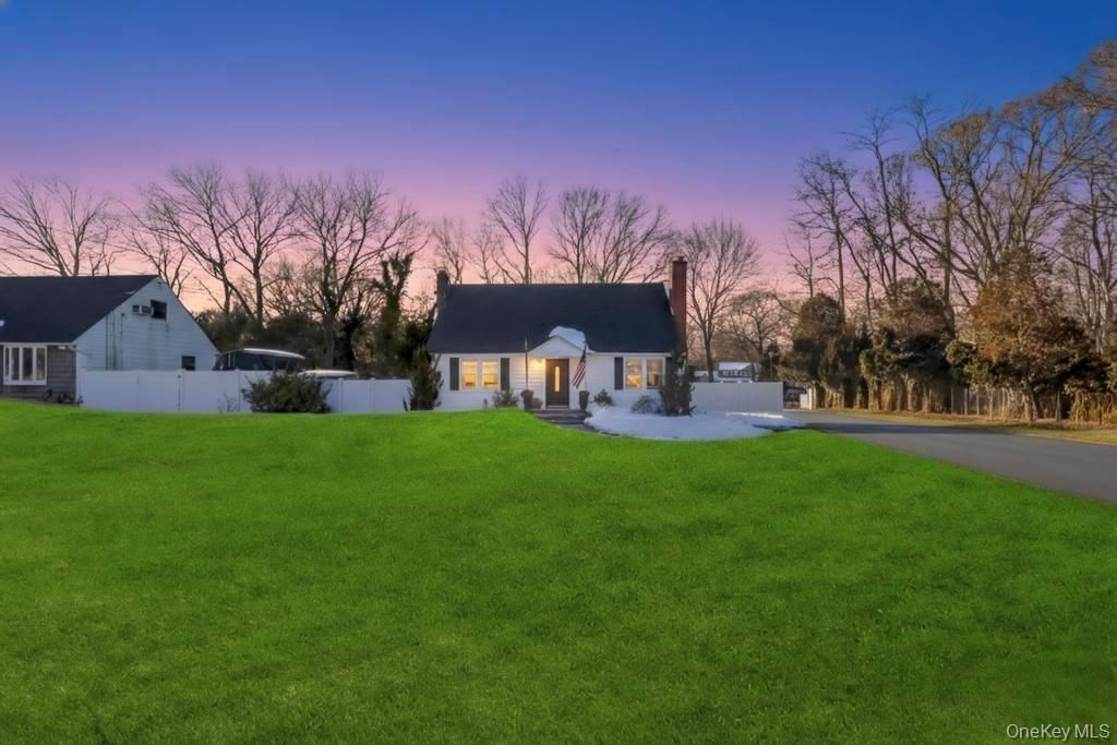 24 New Lane, Selden, NY 11784 Main Photo