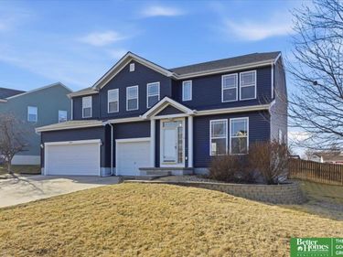 2102 Sunburst Drive, Papillion, NE 68046