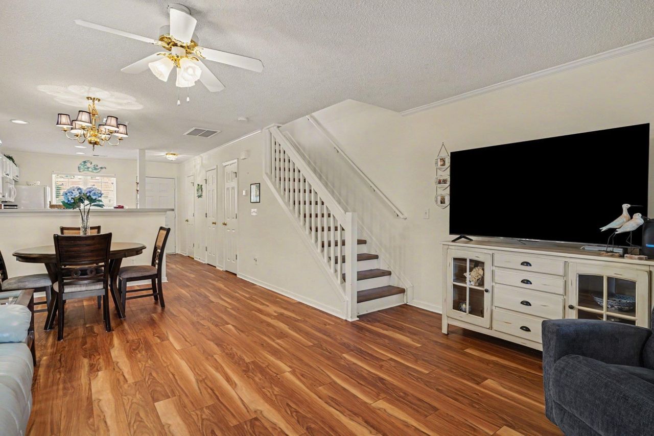 1022 Pinnacle Ln. Photo 6