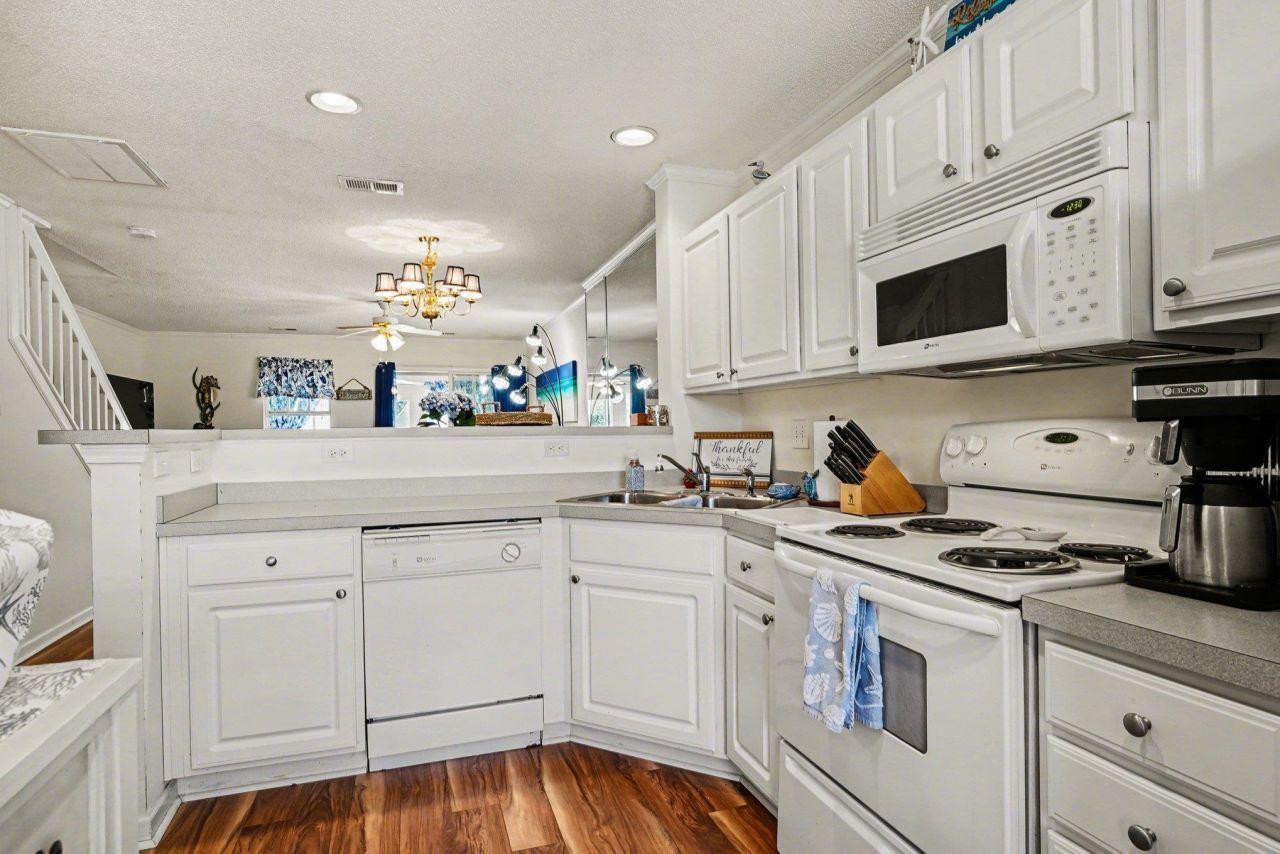 1022 Pinnacle Ln. Photo 9