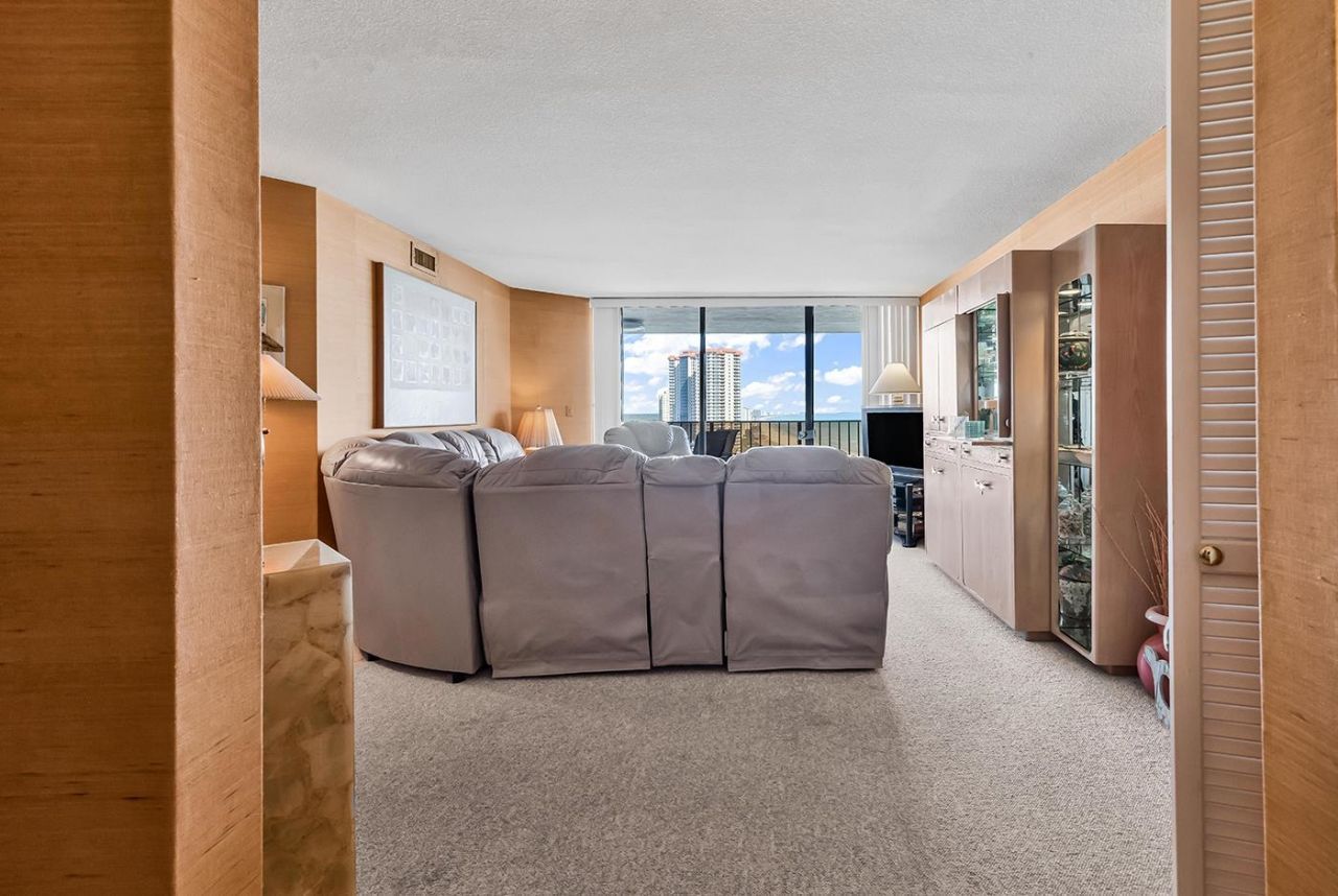 9650 Shore Dr. Photo 7