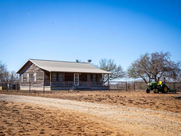 320 county road 341, Jourdanton, TX 78026