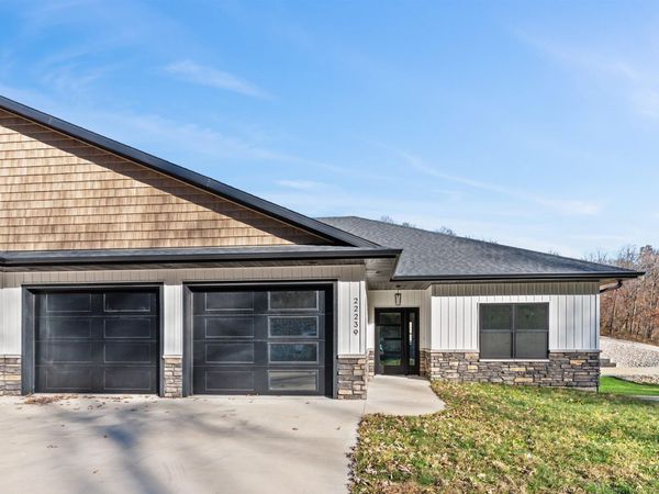 22239 255th Street, Delhi, IA 52223