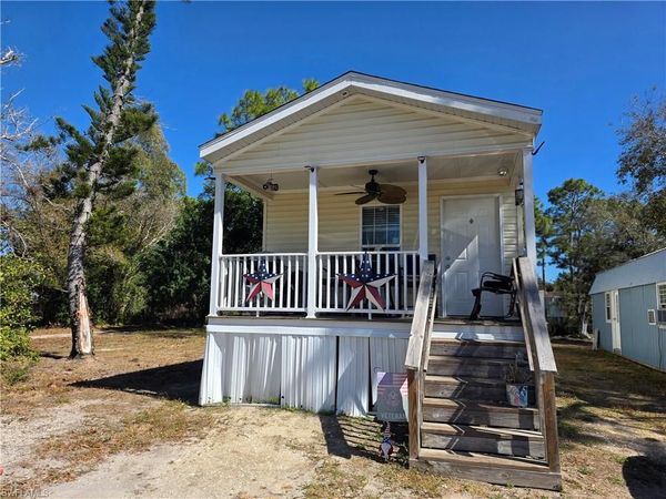 8085 Hart DR, NORTH FORT MYERS, FL 33917