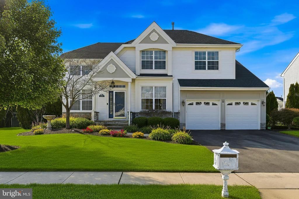 1 Edinburg Circle, Matawan, NJ 07747 Main Photo