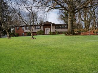 8 Pine Drive Great Neck, NY 11021