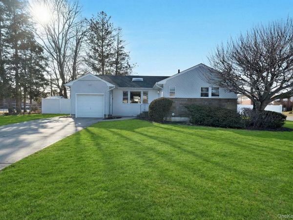 1 Stauber Drive , Plainview, NY 11803