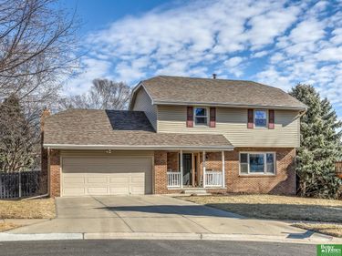 920 Oxford Circle, Papillion, NE 68046