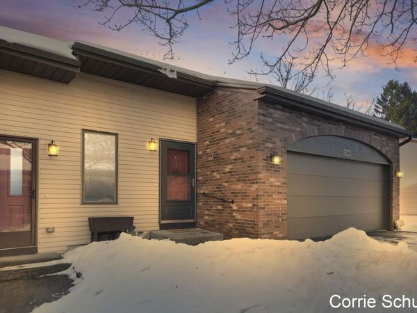 3240 Arrowhead Arms Court SW, Grandville, MI 49418