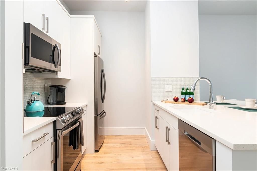 101 8th St S, Unit 207, Naples, FL 34102 Photo