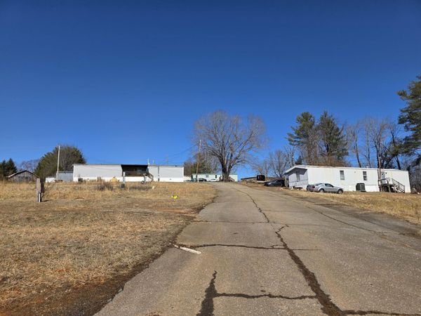 15 Spruce Pine LN , Bassett, VA 24055