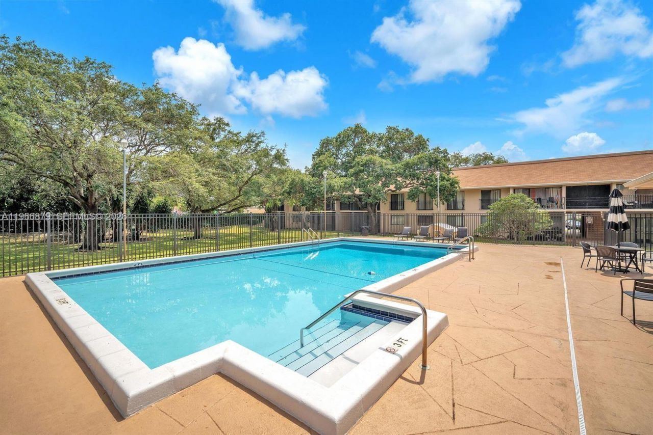 5821 Washington St, Unit 32, Hollywood, FL 33023 Photo