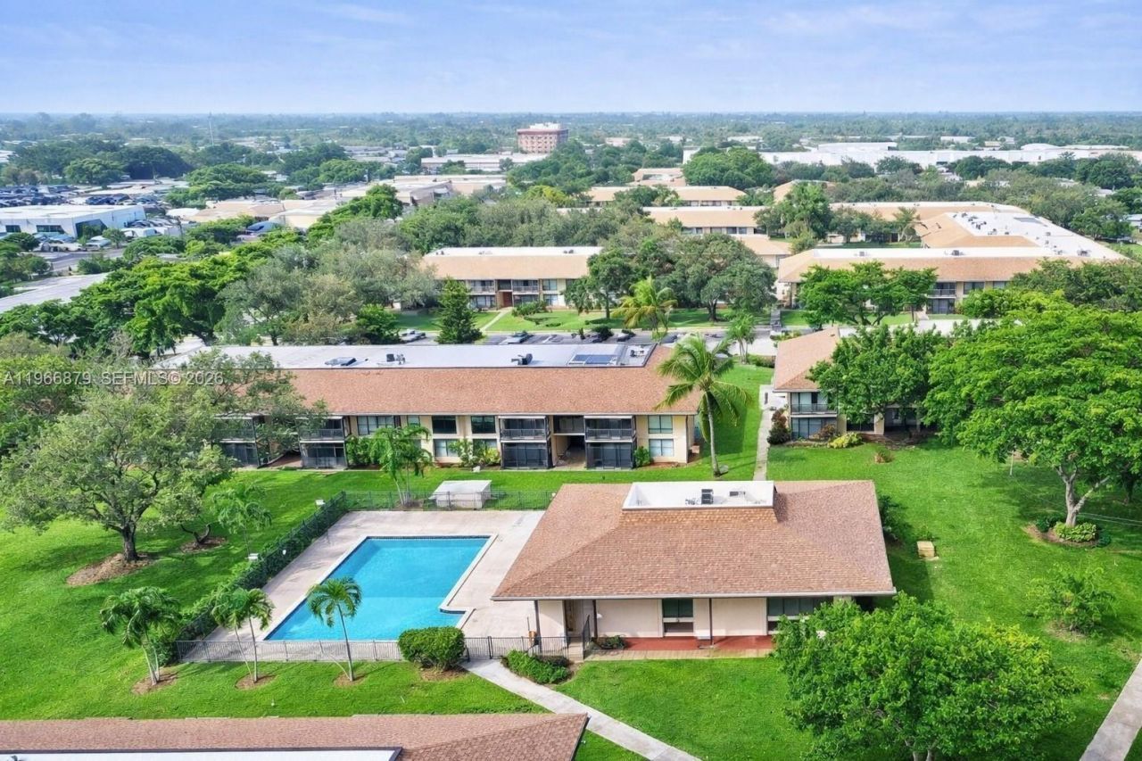 5821 Washington St, Unit 32, Hollywood, FL 33023 Photo