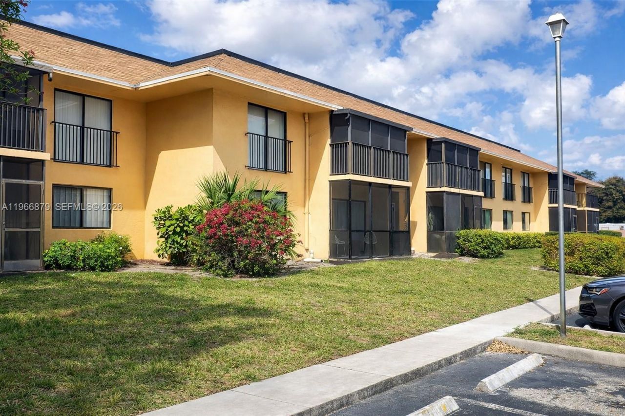 5821 Washington St, Unit 32, Hollywood, FL 33023 Photo