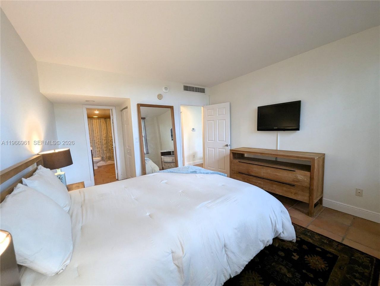 5161 Collins Ave, Unit 208, Miami Beach, FL 33140 Photo