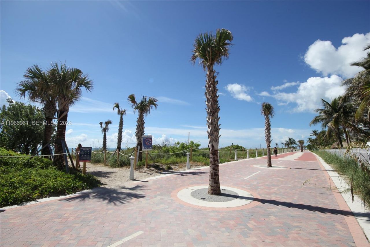 5161 Collins Ave, Unit 208, Miami Beach, FL 33140 Photo