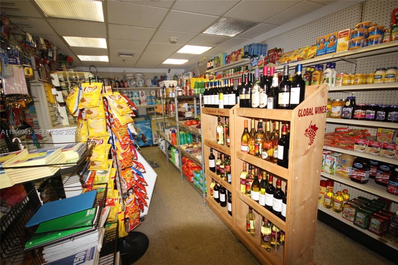 5161 Collins Ave, Unit 208, Miami Beach, FL 33140 Photo