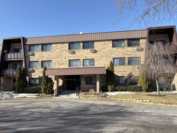 1205 E hintz Road, Unit 208, Arlington Heights, IL 60004