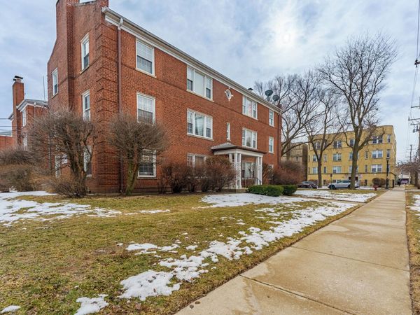 131 Elmwood Avenue, Unit 2N, Evanston, IL 60202