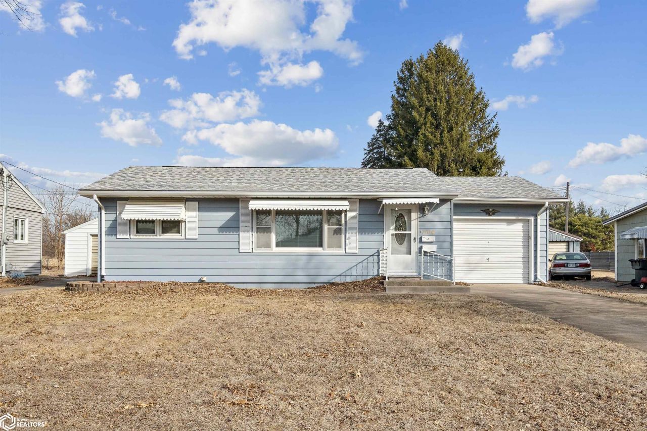 1104 Lynnwood Drive, Burlington, IA 52601 Main Photo