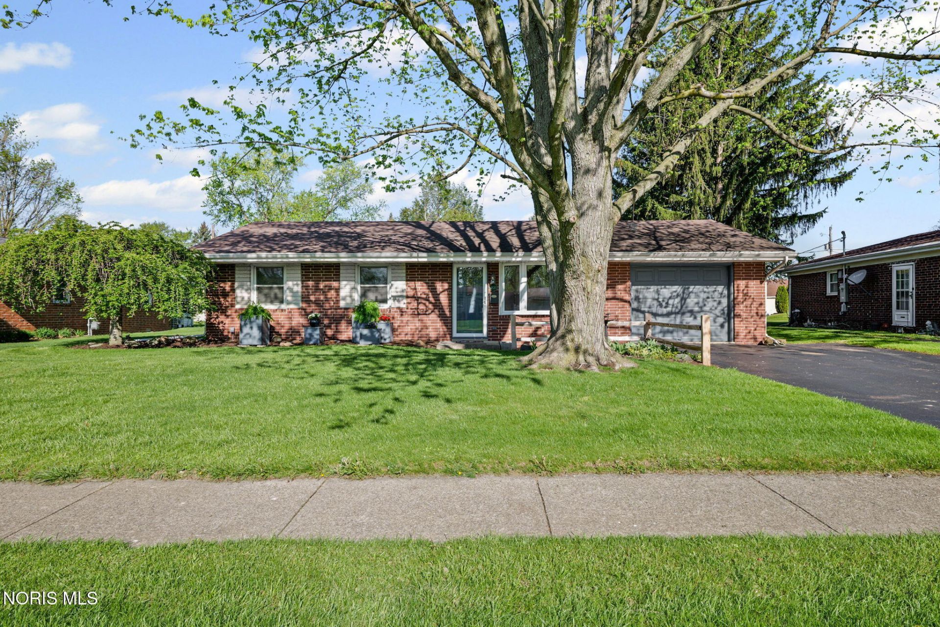1820 Gayle Lane, Findlay, OH 45840 Main Photo