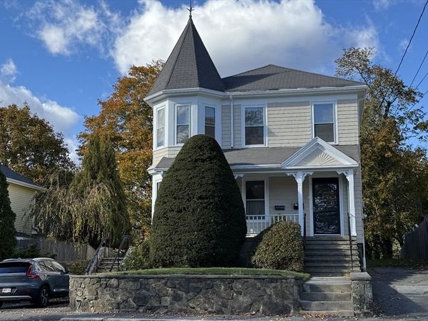 36 Pond Street, Unit 2, Marblehead, MA 01945