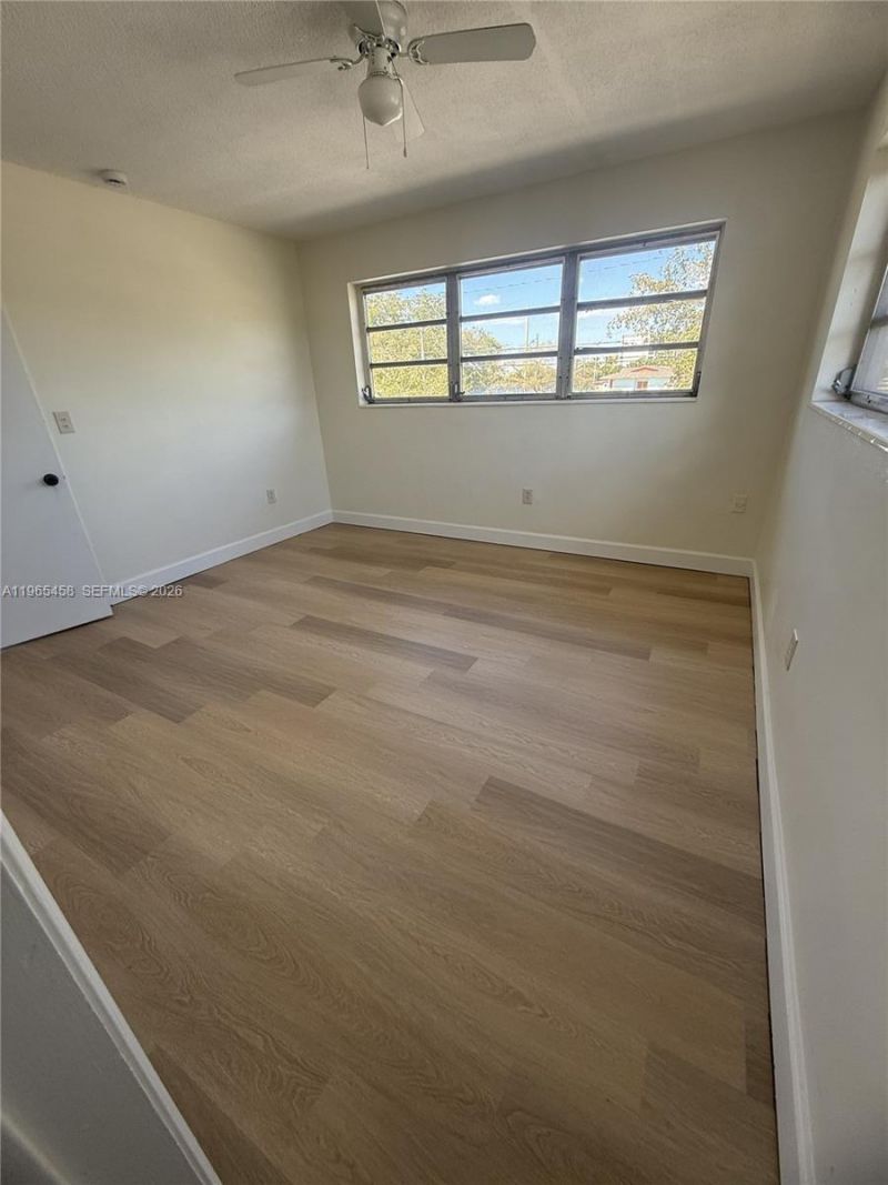 300 NE 191st St , Unit 212, Miami, FL 33179 Photo