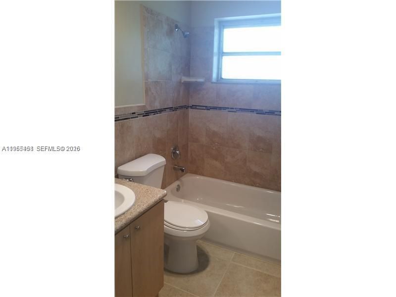 300 NE 191st St , Unit 212, Miami, FL 33179 Photo
