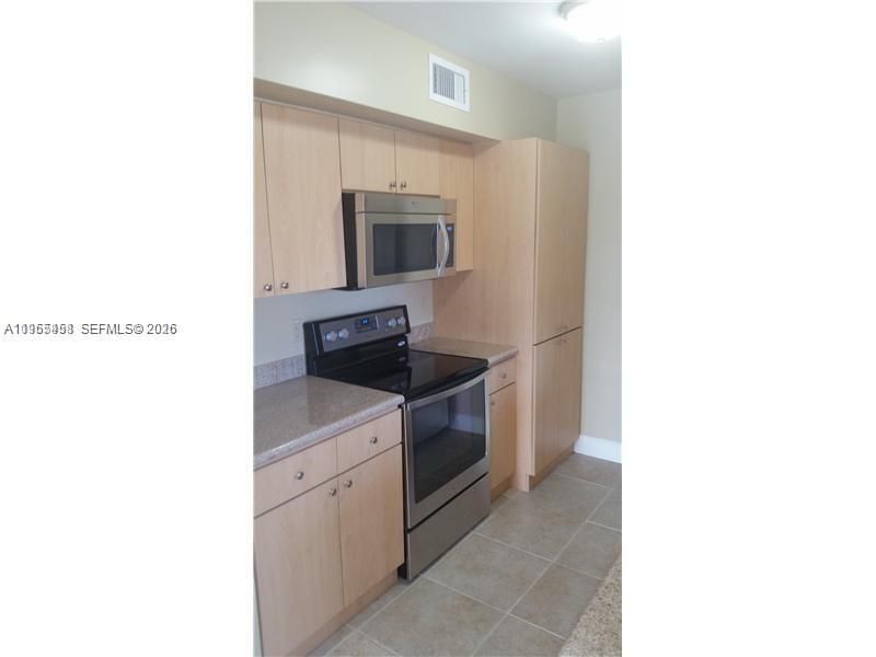 300 NE 191st St , Unit 212, Miami, FL 33179 Photo
