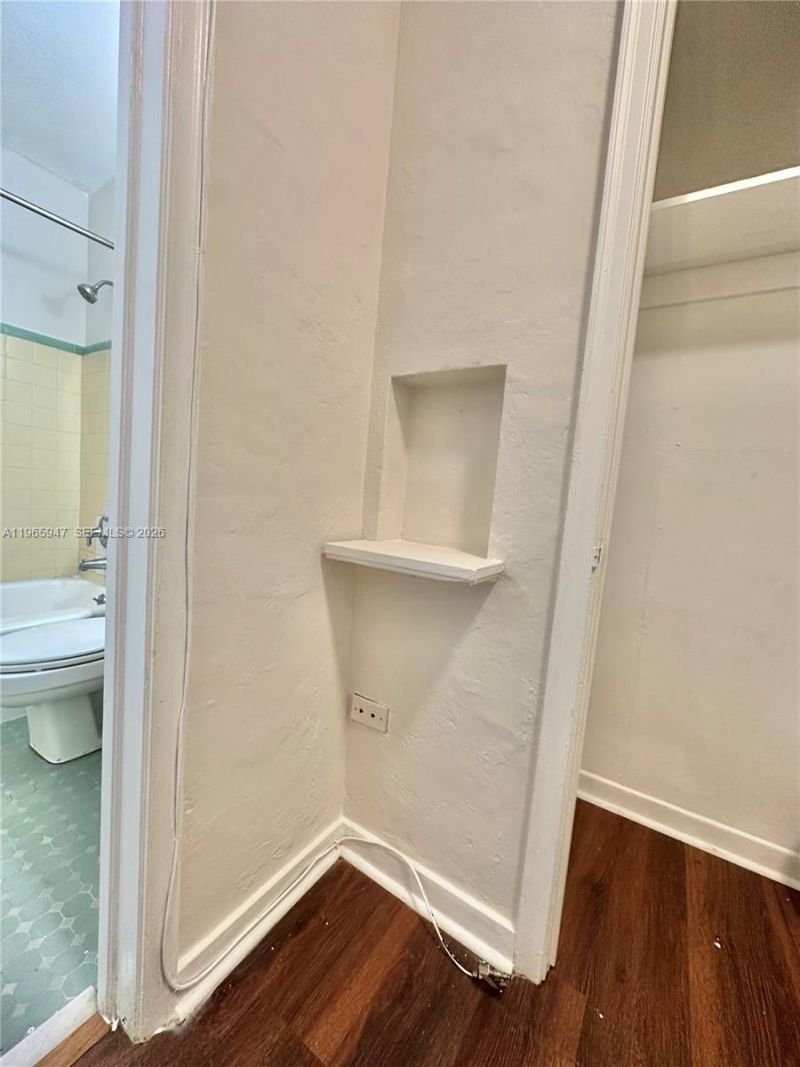 430 76th St, Unit 4, Miami Beach, FL 33141 Photo