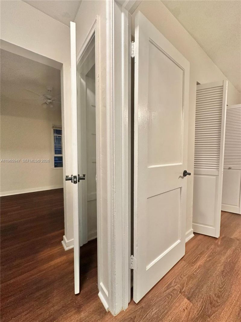 430 76th St, Unit 4, Miami Beach, FL 33141 Photo