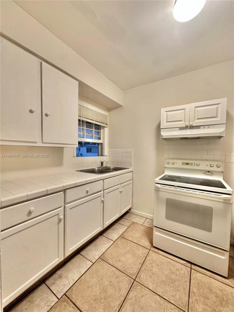 430 76th St, Unit 4, Miami Beach, FL 33141 Photo