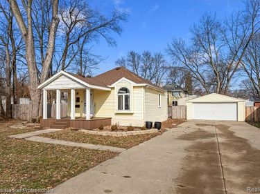 1023 E 13 Mile Road, Royal Oak Twp, MI 48073