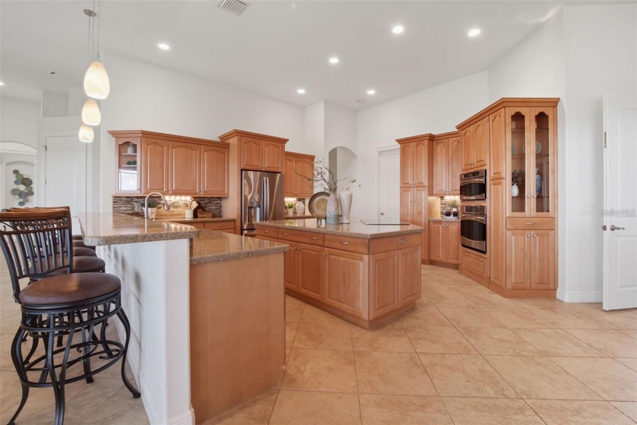 3215 Gulf City Road, Ruskin, FL 33570 Photo