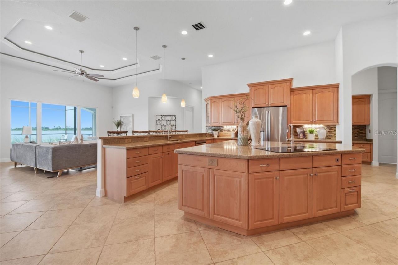 3215 Gulf City Road, Ruskin, FL 33570 Photo