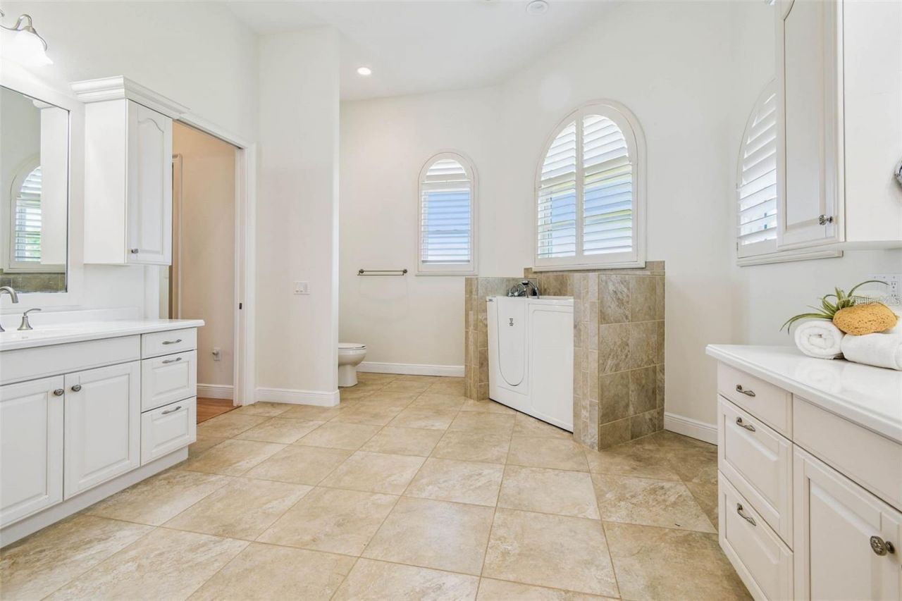 3215 Gulf City Road, Ruskin, FL 33570 Photo