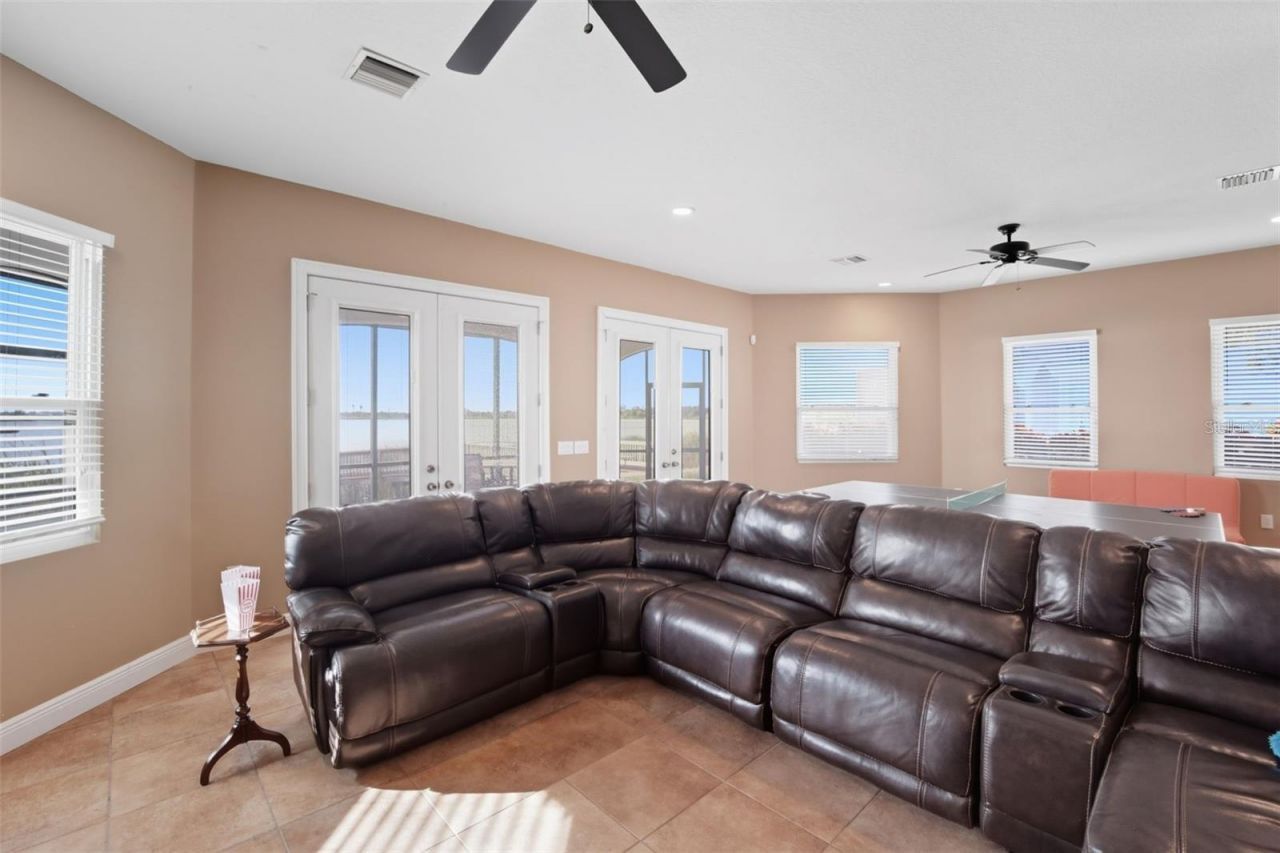 3215 Gulf City Road, Ruskin, FL 33570 Photo