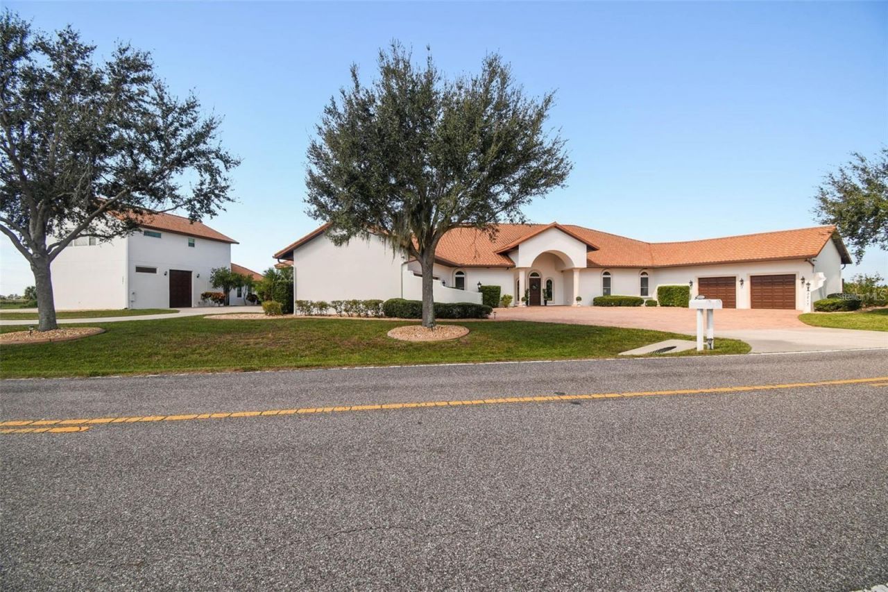 3215 Gulf City Road, Ruskin, FL 33570 Photo