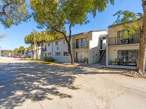 7060 NW 179th St, Unit 210, Hialeah, FL 33015