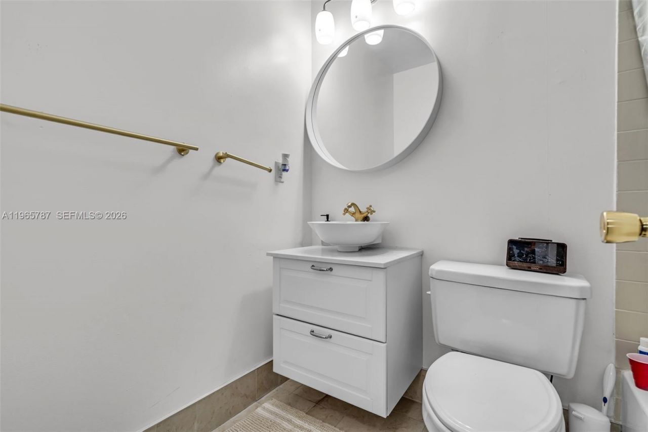 7060 NW 179th St, Unit 210, Hialeah, FL 33015 Photo