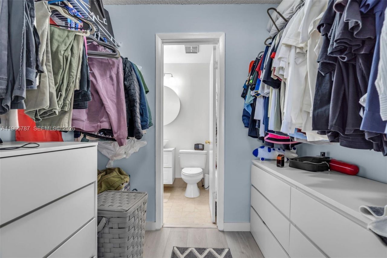 7060 NW 179th St, Unit 210, Hialeah, FL 33015 Photo