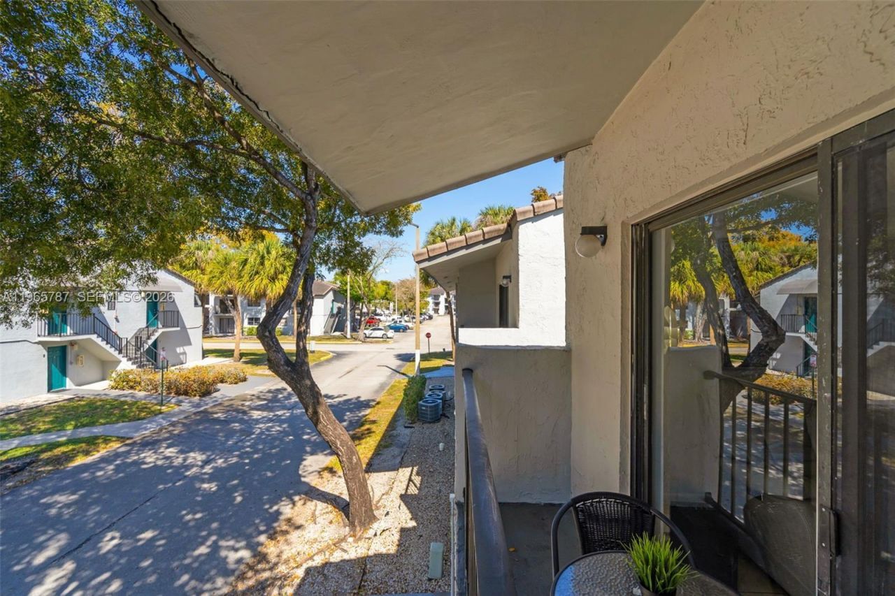 7060 NW 179th St, Unit 210, Hialeah, FL 33015 Photo