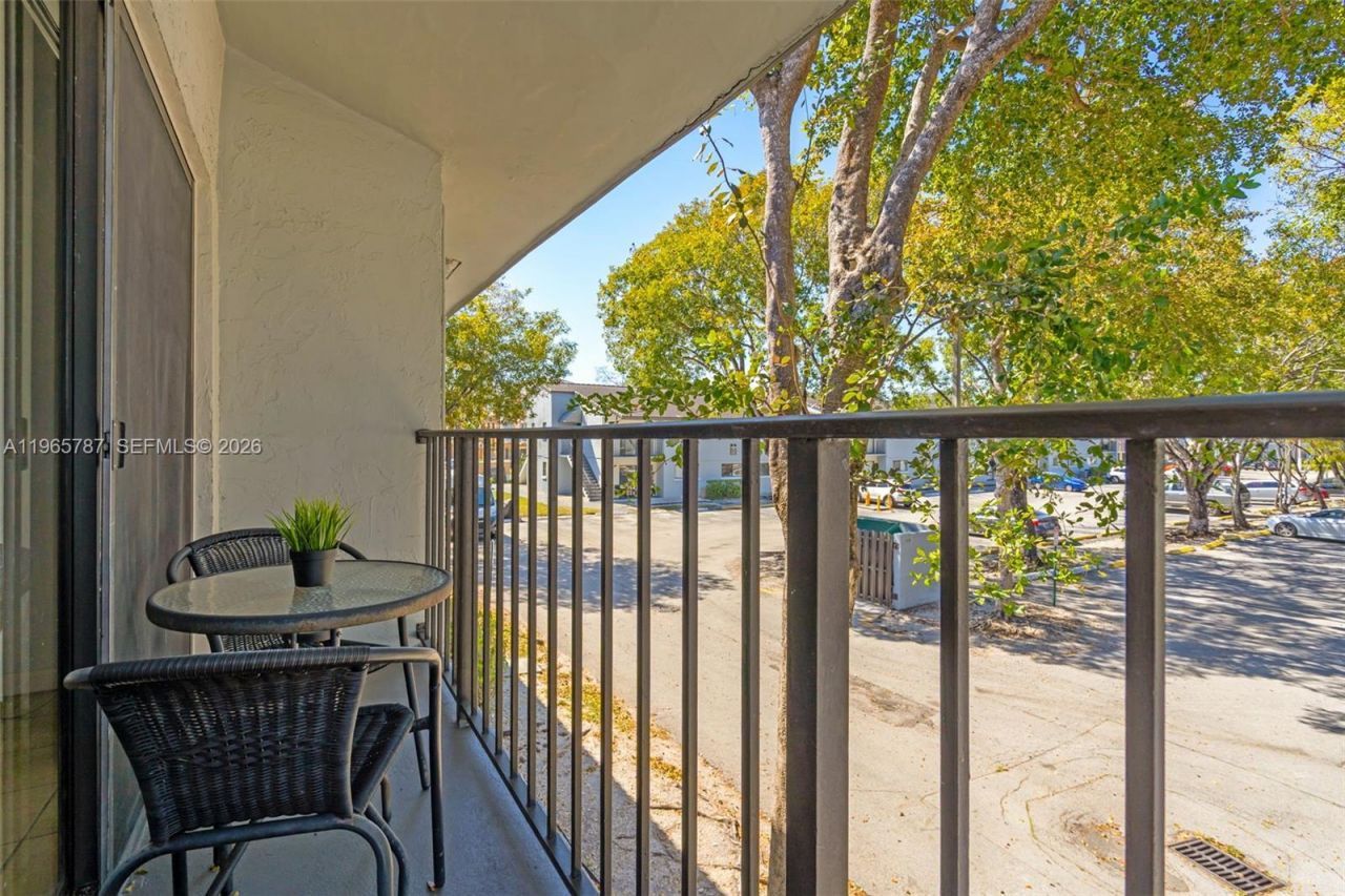 7060 NW 179th St, Unit 210, Hialeah, FL 33015 Photo