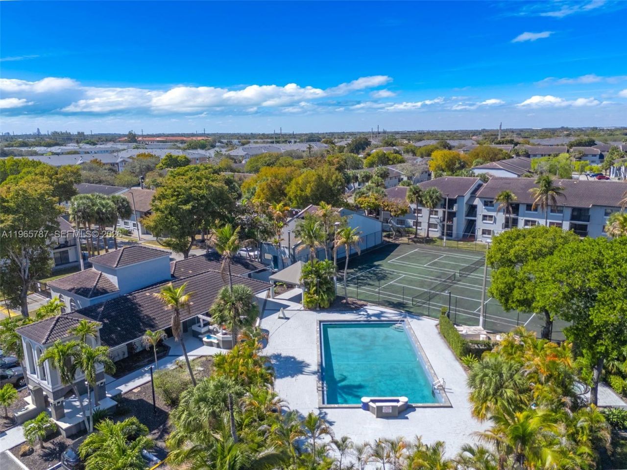 7060 NW 179th St, Unit 210, Hialeah, FL 33015 Photo