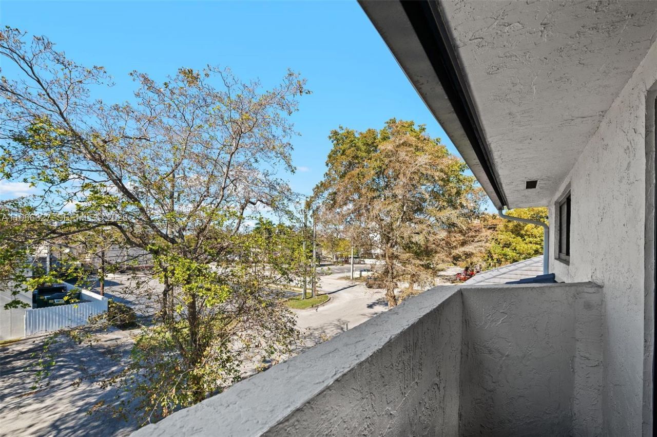 5750 Turin St , Unit 203, Coral Gables, FL 33146 Photo