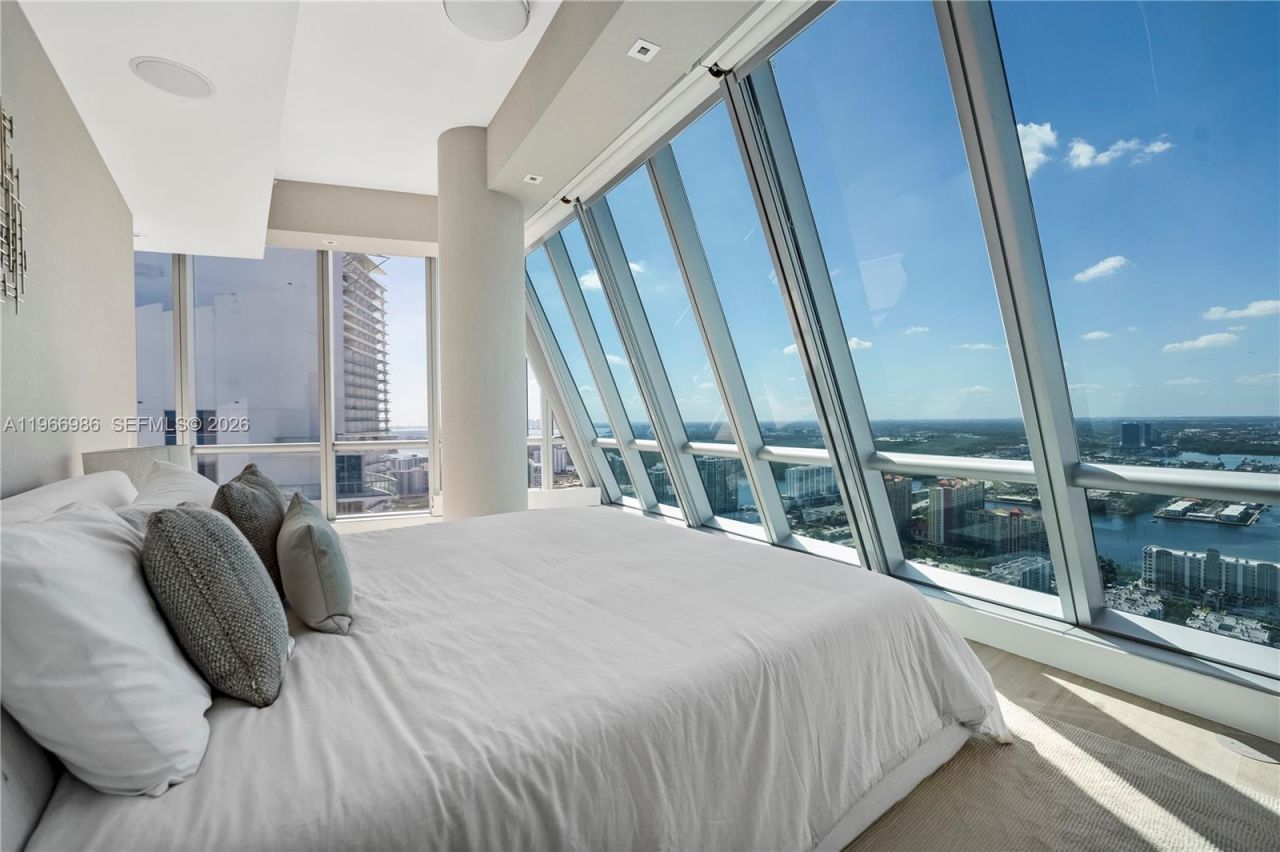 17121 Collins Ave, Unit 4803, Sunny Isles Beach, FL 33160 Photo