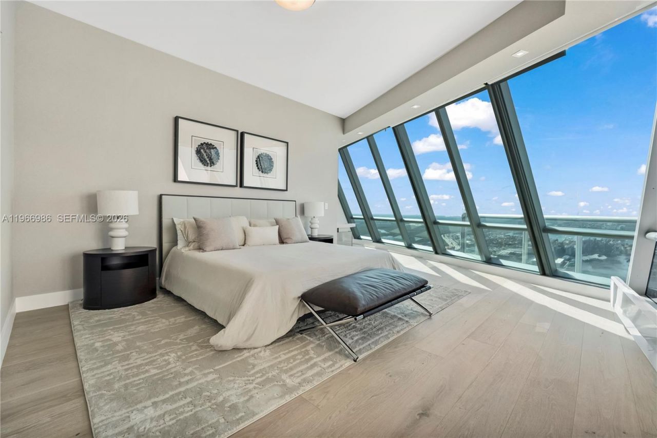 17121 Collins Ave, Unit 4803, Sunny Isles Beach, FL 33160 Photo