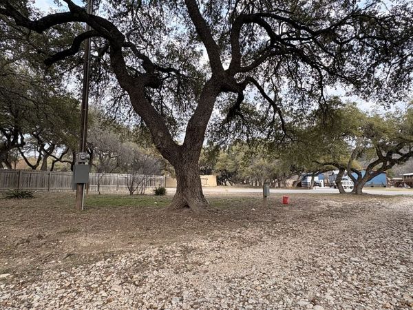 138 LAKESHORE DR S, Bandera, TX 78003