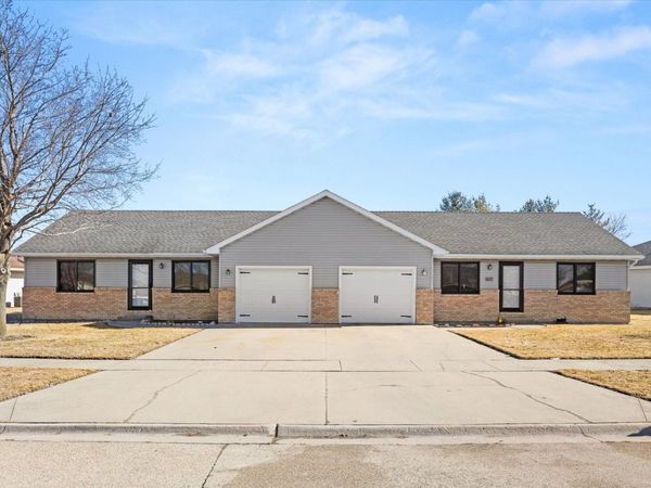 1605-1607 Schubert Drive, Morris, IL 60450